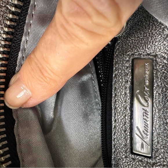 KENNETH COLE NEW YORK- GENUINE LEATHER WRISTLET/CLUTCH SILVER - Picture 8 of 13